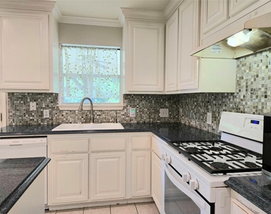 809 Sheraton Ave - Photo Thumbnail 9