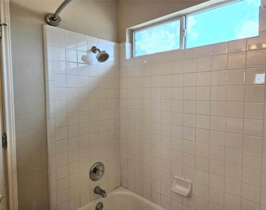 809 Sheraton Ave - Photo Thumbnail 15