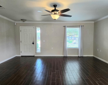 809 Sheraton Ave - Photo Thumbnail 5