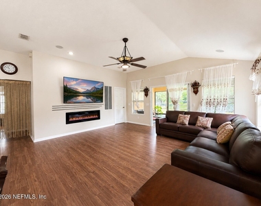 4182 Victoria Lakes Drive W - Photo Thumbnail 11