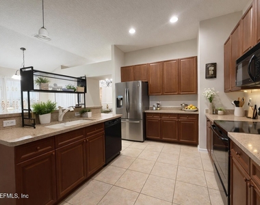 4182 Victoria Lakes Drive W - Photo Thumbnail 9