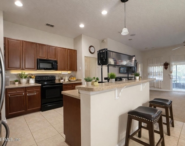4182 Victoria Lakes Drive W - Photo Thumbnail 8