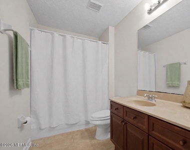 4182 Victoria Lakes Drive W - Photo Thumbnail 17