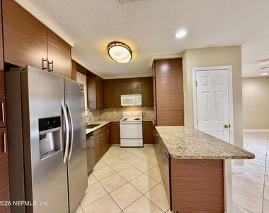 524 17th Avenue N - Photo Thumbnail 8