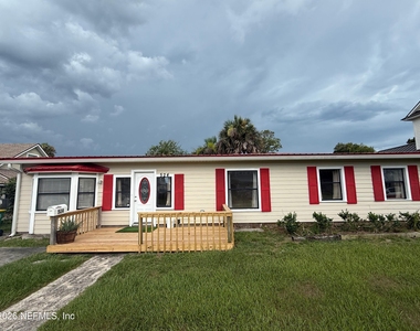 524 17th Avenue N - Photo Thumbnail 1