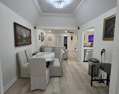7411 Colony Cove Lane - Photo Thumbnail 4