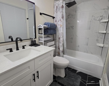 7411 Colony Cove Lane - Photo Thumbnail 11