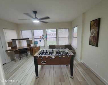7411 Colony Cove Lane - Photo Thumbnail 15
