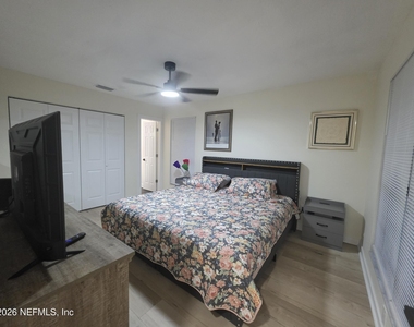 7411 Colony Cove Lane - Photo Thumbnail 6