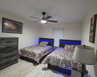 7411 Colony Cove Lane - Photo Thumbnail 9