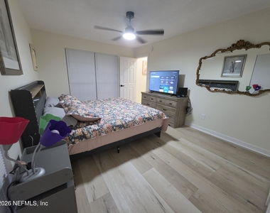 7411 Colony Cove Lane - Photo Thumbnail 7