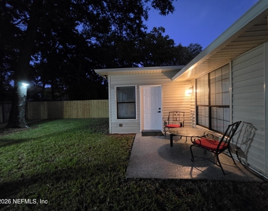 7411 Colony Cove Lane - Photo Thumbnail 16