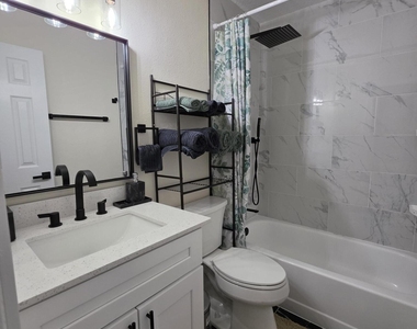 7411 Colony Cove Lane - Photo Thumbnail 14