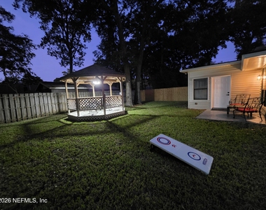 7411 Colony Cove Lane - Photo Thumbnail 17