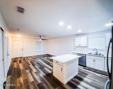223 Monterey Boulevard - Photo Thumbnail 8