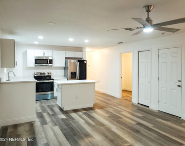 223 Monterey Boulevard - Photo Thumbnail 4