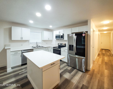 223 Monterey Boulevard - Photo Thumbnail 6