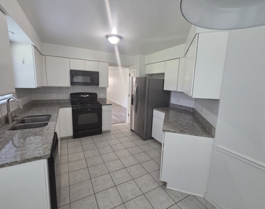 2213 Camden Lane - Photo Thumbnail 10