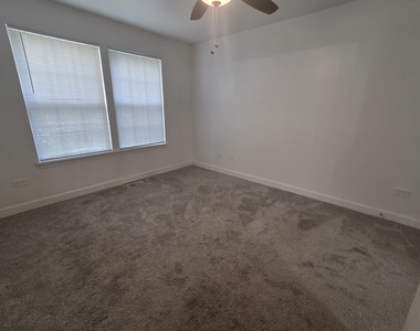 2213 Camden Lane - Photo Thumbnail 7