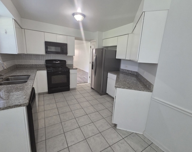 2213 Camden Lane - Photo Thumbnail 4