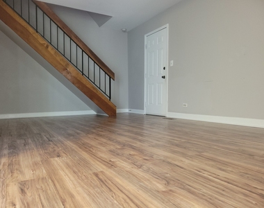 2211 Dorchester Court - Photo Thumbnail 5