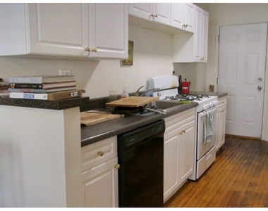 724 W Roscoe Street - Photo Thumbnail 3