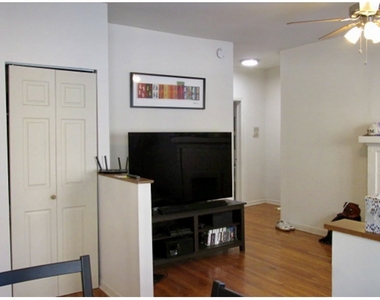 724 W Roscoe Street - Photo Thumbnail 6