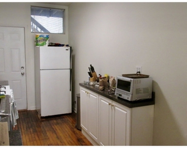 724 W Roscoe Street - Photo Thumbnail 4