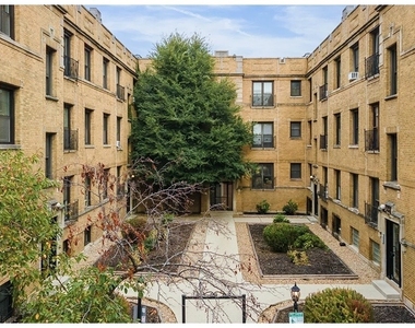 724 W Roscoe Street - Photo Thumbnail 1