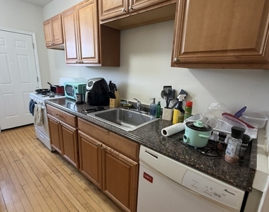 732 W Roscoe Street - Photo Thumbnail 2