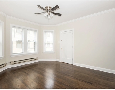 3817 N Greenview Avenue - Photo Thumbnail 9