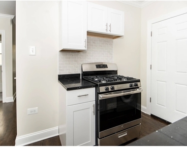 3817 N Greenview Avenue - Photo Thumbnail 5