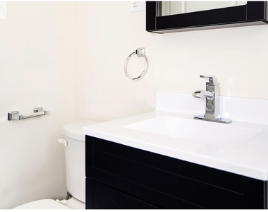 3817 N Greenview Avenue - Photo Thumbnail 11