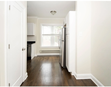 3817 N Greenview Avenue - Photo Thumbnail 7