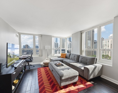 345 N La Salle Street - Photo Thumbnail 8