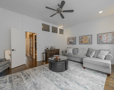 419 W Grand Avenue - Photo Thumbnail 23