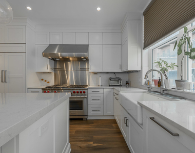419 W Grand Avenue - Photo Thumbnail 10