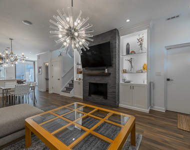 419 W Grand Avenue - Photo Thumbnail 2