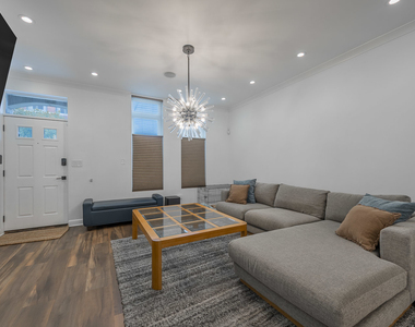 419 W Grand Avenue - Photo Thumbnail 3