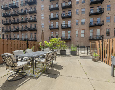 419 W Grand Avenue - Photo Thumbnail 12
