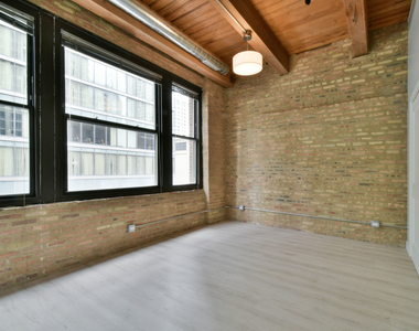 11 E Illinois Street - Photo Thumbnail 4