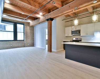 11 E Illinois Street - Photo Thumbnail 1