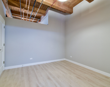 11 E Illinois Street - Photo Thumbnail 6