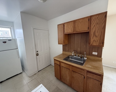 5011 W Cermak Road - Photo Thumbnail 3