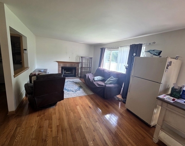 2800 E Bridleway Court - Photo Thumbnail 3
