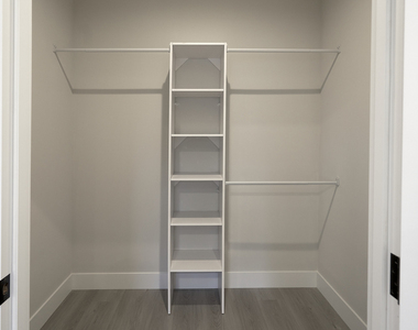 451 E Pershing Avenue - Photo Thumbnail 23