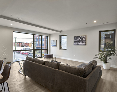 451 E Pershing Avenue - Photo Thumbnail 6