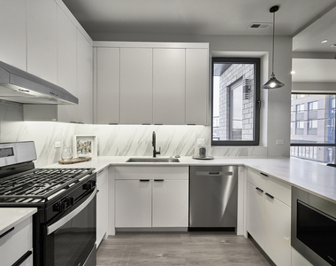 451 E Pershing Avenue - Photo Thumbnail 4