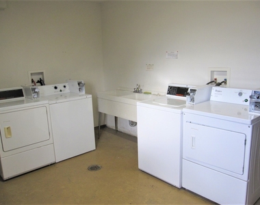 428 Cavalier Court - Photo Thumbnail 10