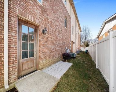 829 S La Grange Road - Photo Thumbnail 20